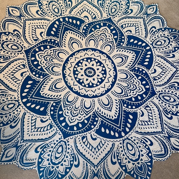 Gorgeous Lotus Tapestry - Picture 4 of 5